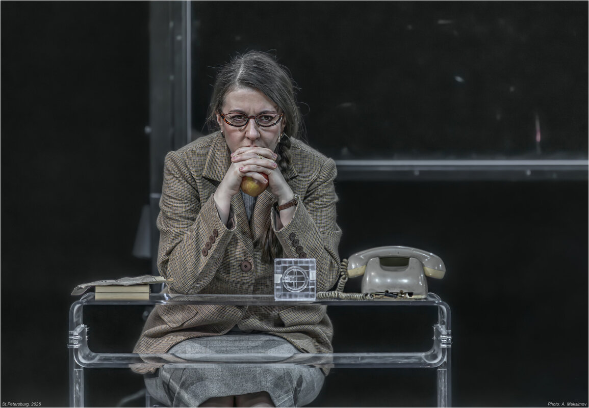 Актриса Мария Лысюк в роли Гали Острецовой (сотрудница НИИ). - Александр Максимов