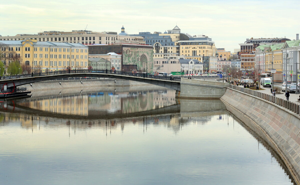 Кадашевская набережная 16 апреля - Михаил Бибичков