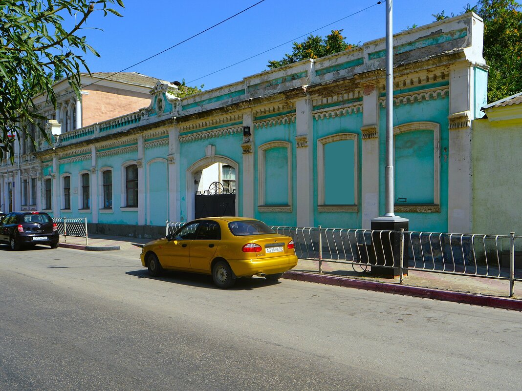 Керчь. Здание грязелечебницы доктора Лазаря Моисеевича Баумгольца. - Пётр Чернега