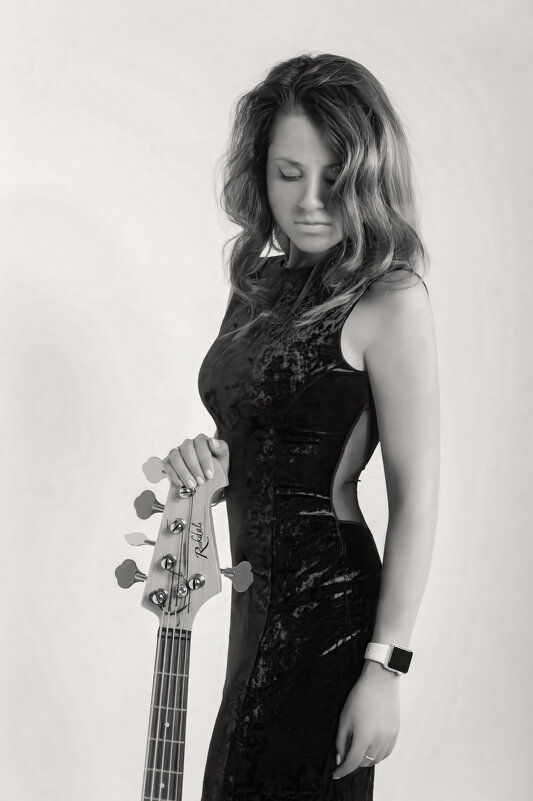 Девушка с гитаррой - Олег Подлесных