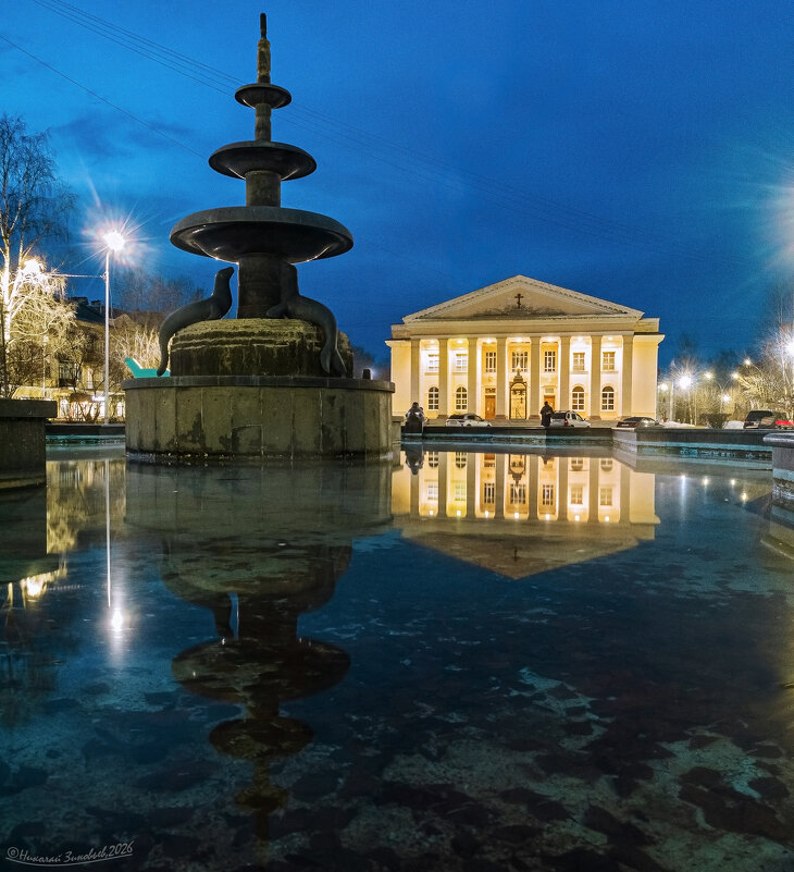 Ухта. Архитектура старого города в отражении. Храм Стефана Великопермского (бывший ЦДК Нефтяников) - Николай Зиновьев