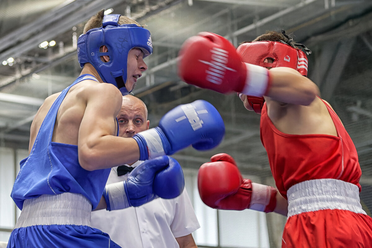 Средь шумного бокса...случайно... - Александр Лисовский