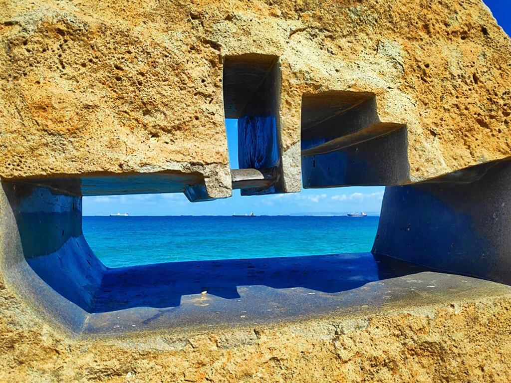 КОРАБЛЬ   В   КАМНЕ - Анатолий Малобродский