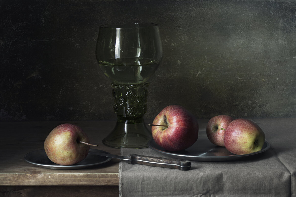 Натюрморьт с рёмером и яблоками - Максим Вышарь