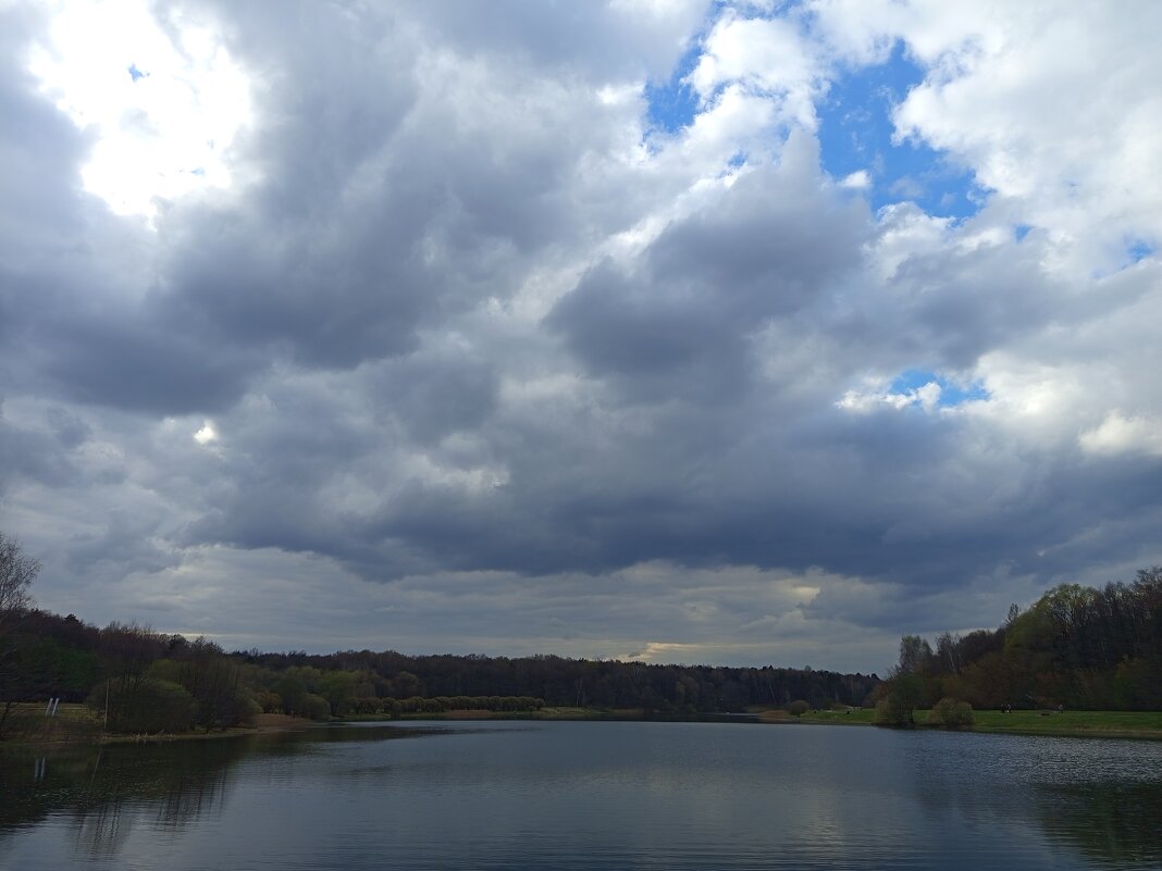 Апрельское небо - Андрей Лукьянов