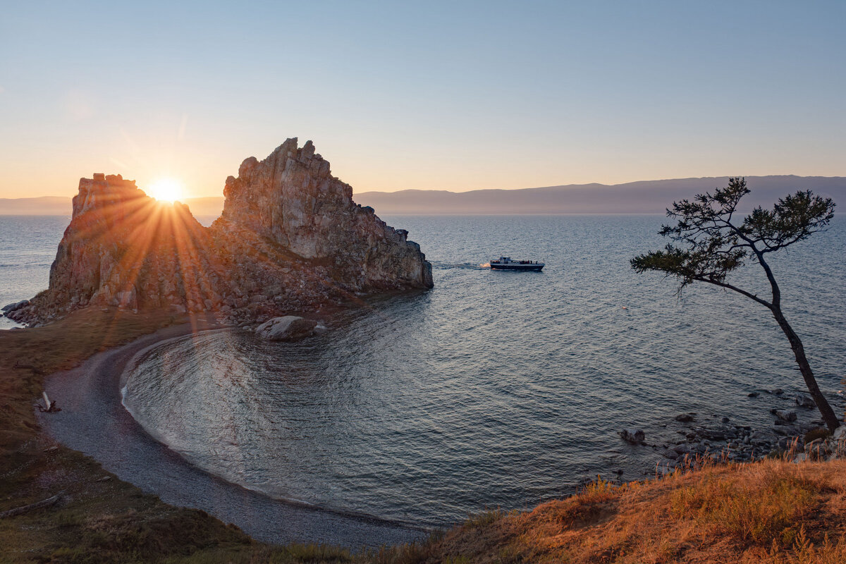 Байкальский закат: игра света и камня - Сергей Герасимов