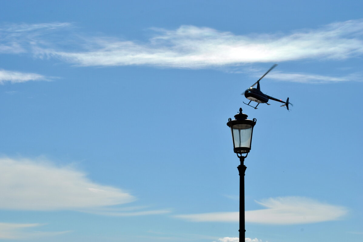 "Пилот может совершить посадку на ограниченной площадке" - AleksSPb Лесниченко