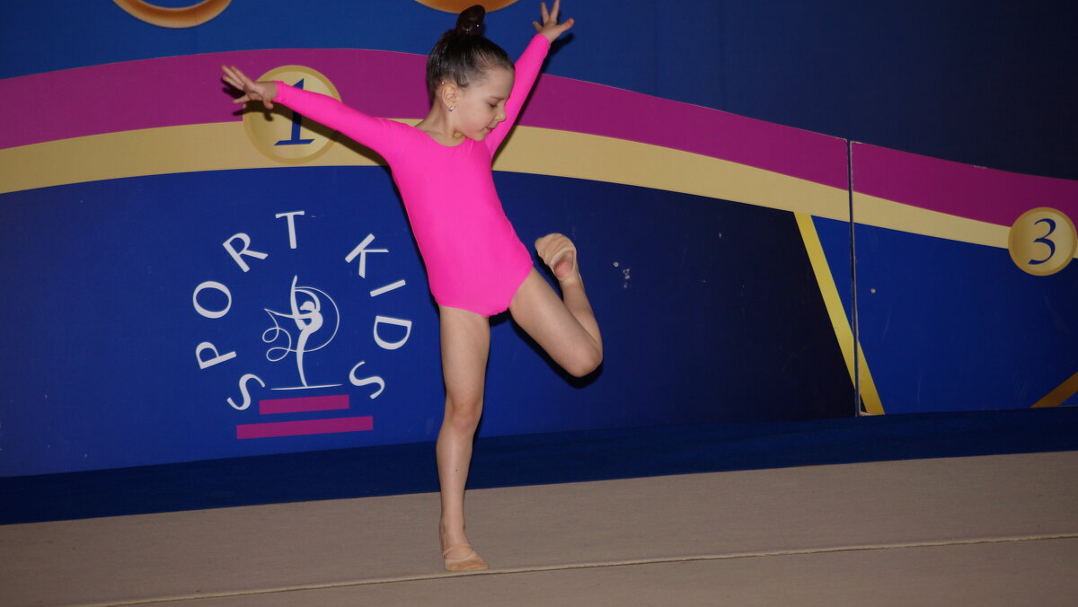 Юная гимнастка . - Вик Токарев