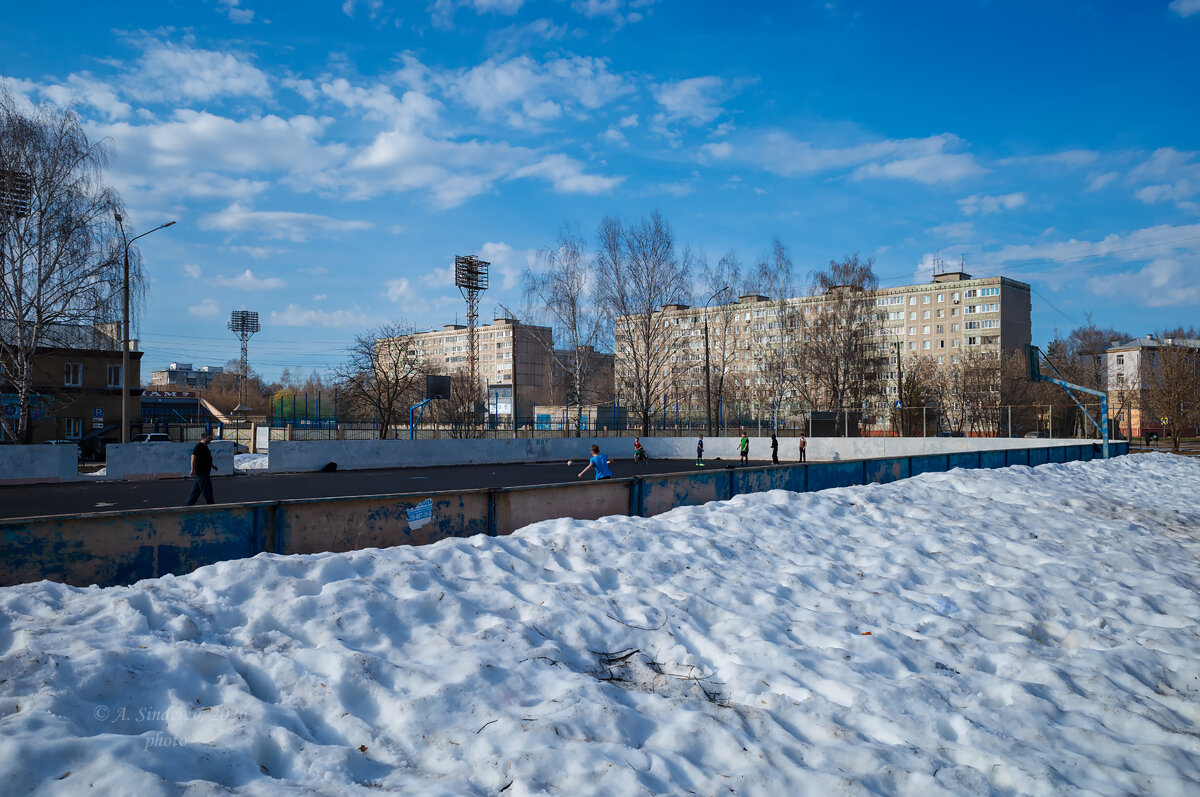 Тёплый весенний день  в городе - Александр Синдерёв