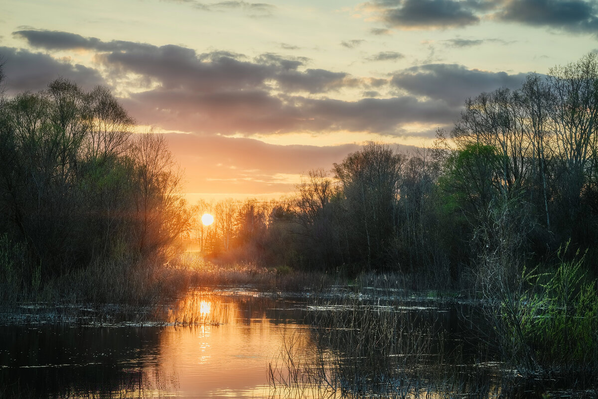 Закат над полноводной рекой - Валерий VRN