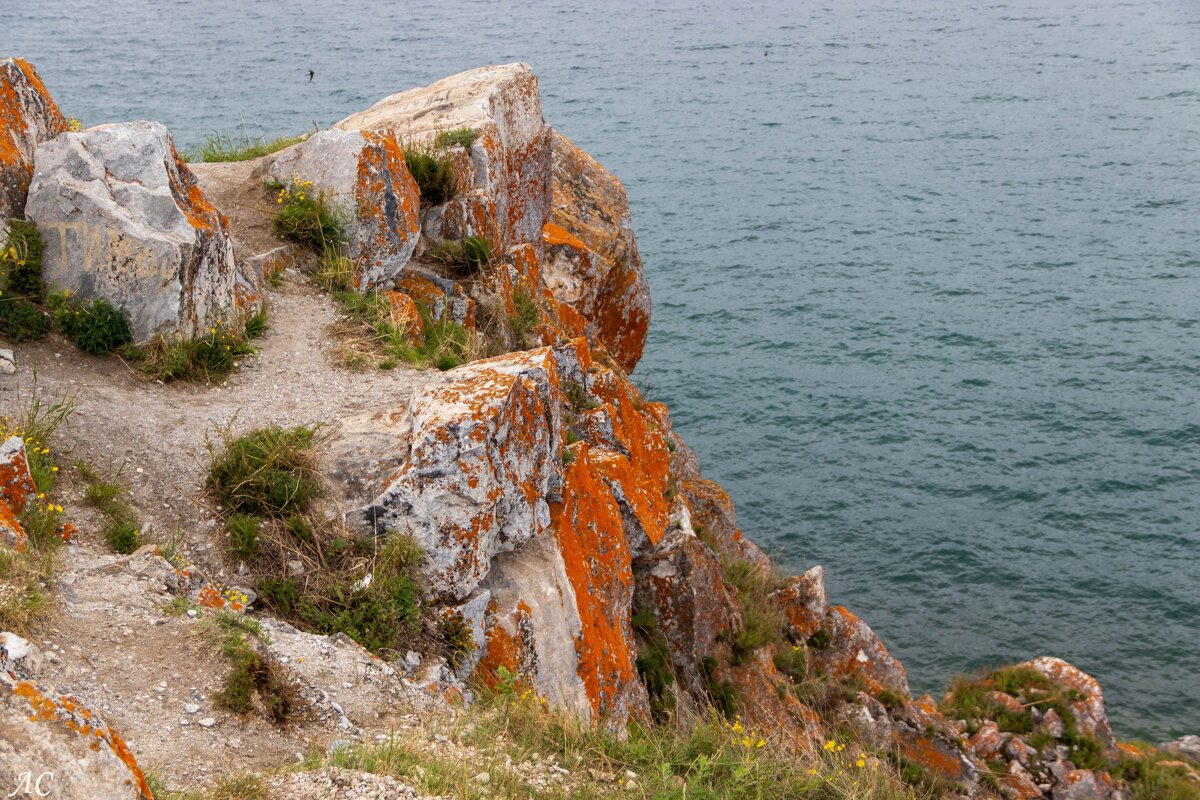Скалистый берег озера Байкал - Любовь Сахарова