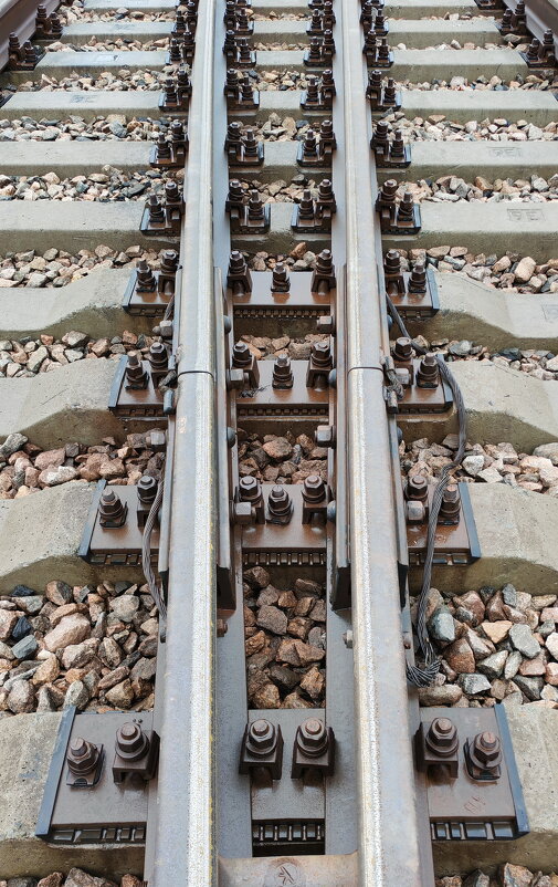 РЕЛЬСЫ, РЕЛЬСЯ. ШПАЛЫ, ШПАЛЫ... ГАЙКИ И БОЛТЫ - Юрий Вовк