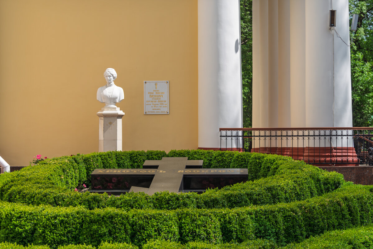 Возле храма в городе Гомель - Игорь Сикорский