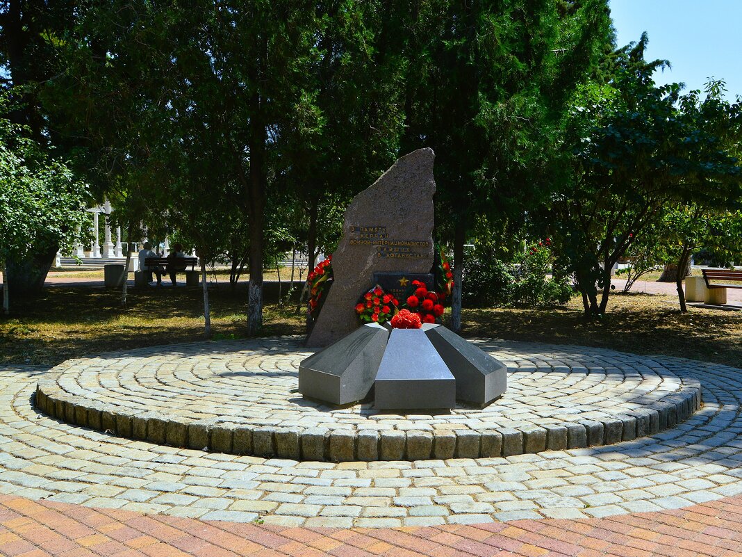 Керчь. Памятник воинам-интернационалистам, погибшим в Афганистане. - Пётр Чернега