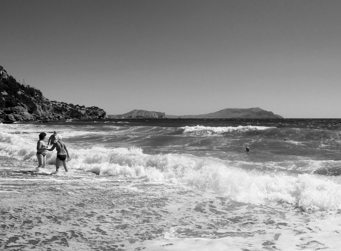 ..в Зелёной бухте Нового Света штормит... - galalog galalog