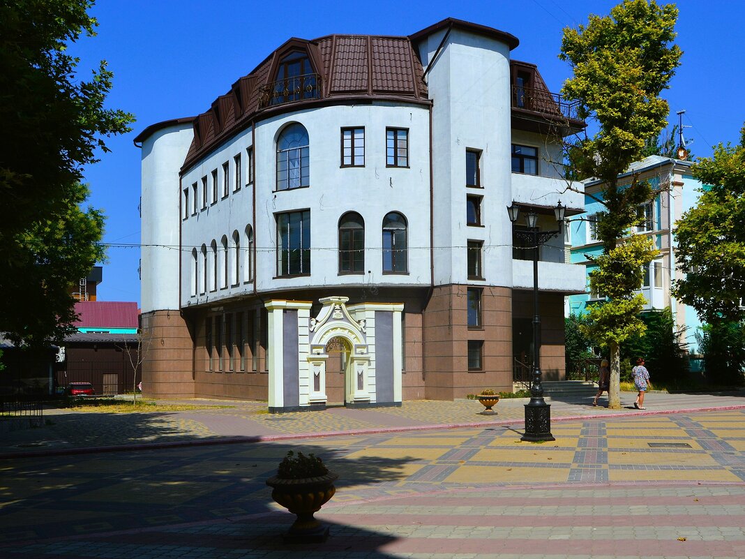 Керчь. Дом по ул. Ленина 13а. - Пётр Чернега