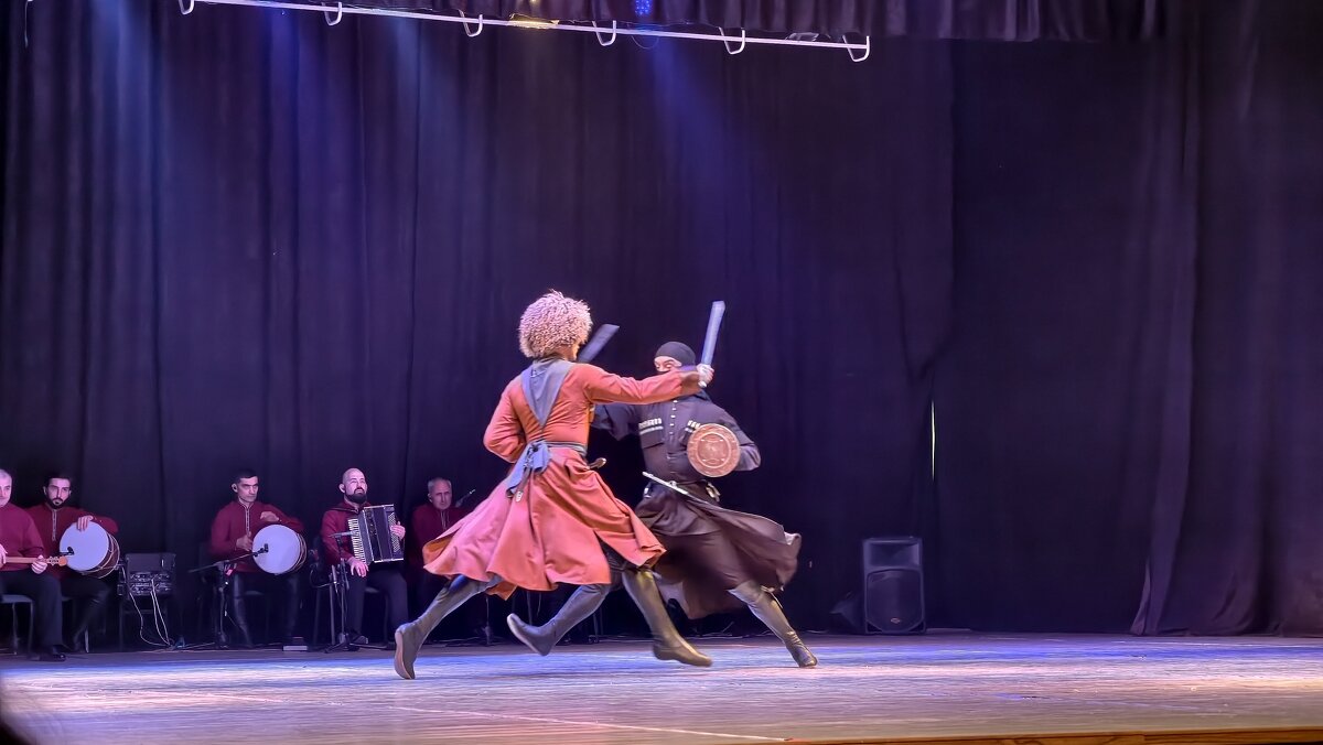 Танец сражение - Мариша Тим