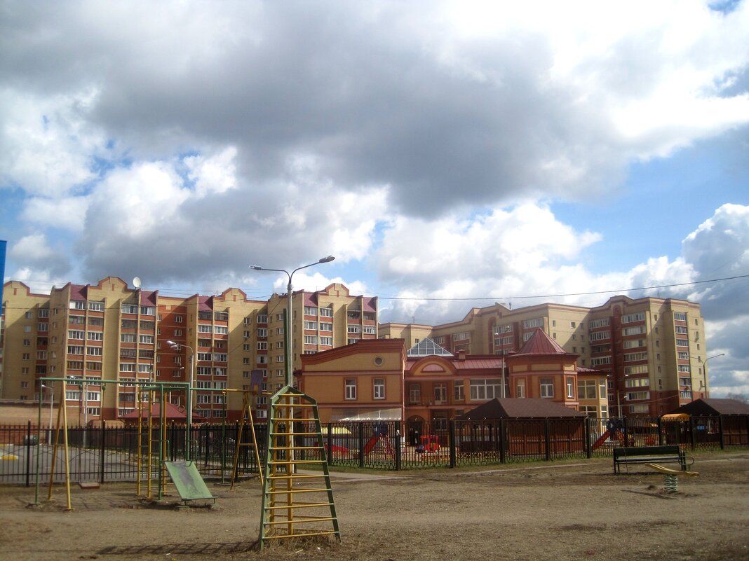 Тучи над городом - Елена Семигина