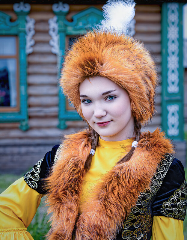 Портрет девушки в национальном башкирском костюме. - Serj Korinkevich