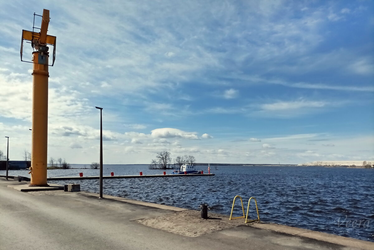 Нарвский речной порт на водохранилище - Veera V