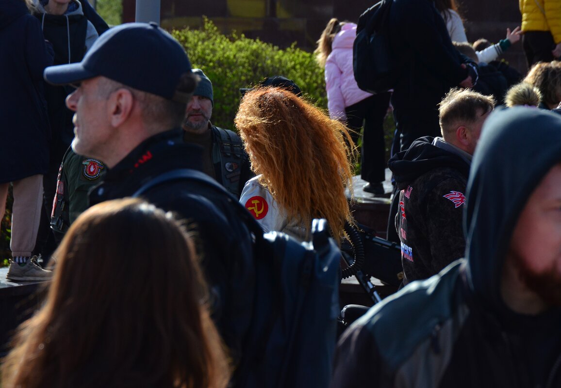 В толпе - Наталья Вязигина