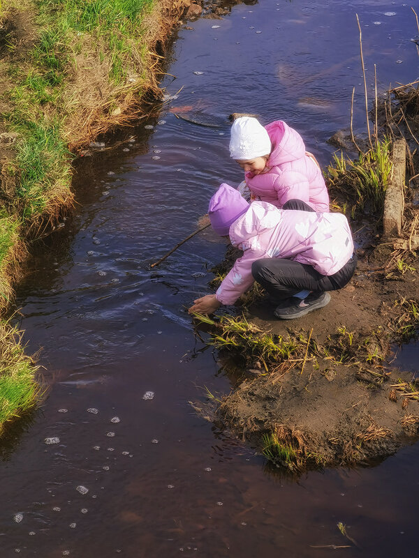 Дети у ручья. - Лилия *