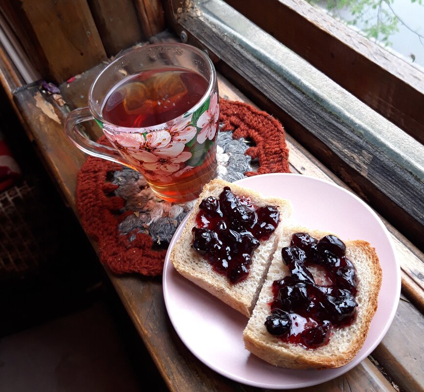 У окна - Венера Чуйкова