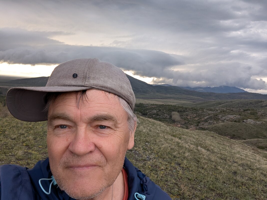 В горном походе - Андрей Хлопонин