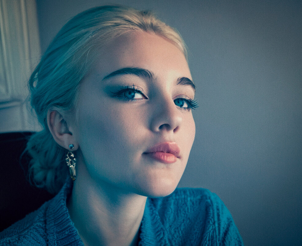 Женский студийный портрет - ии имитация -2 - ura Зелев