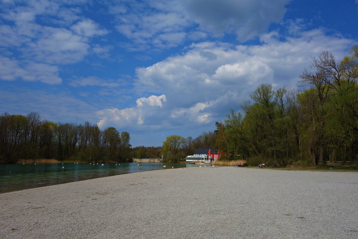 "...Пусть солнце дарит всем свой теплый лучик,  Чтобы любовью каждый был согрет..." - Галина 