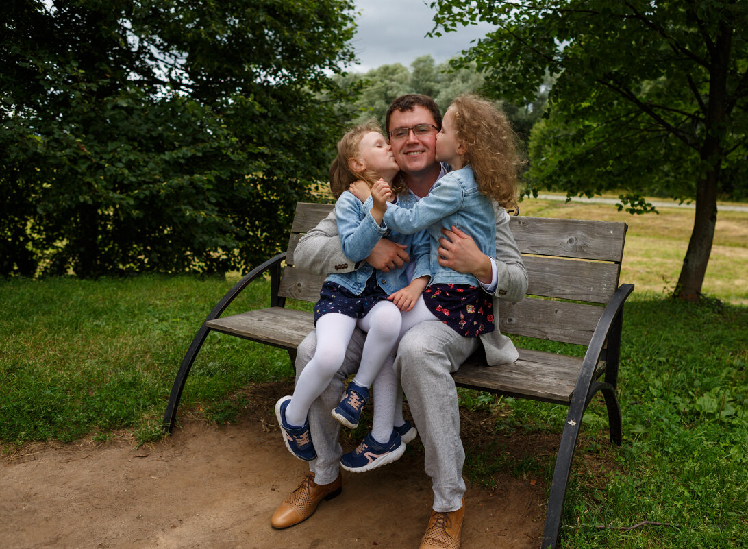 Папа и дочки... - Вячеслав Владимирович