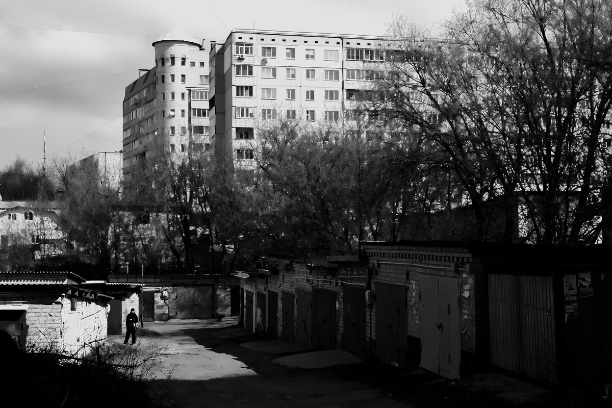 ч\\б серия " В лабиринте Калужских гаражей" - Артём Евтюхов