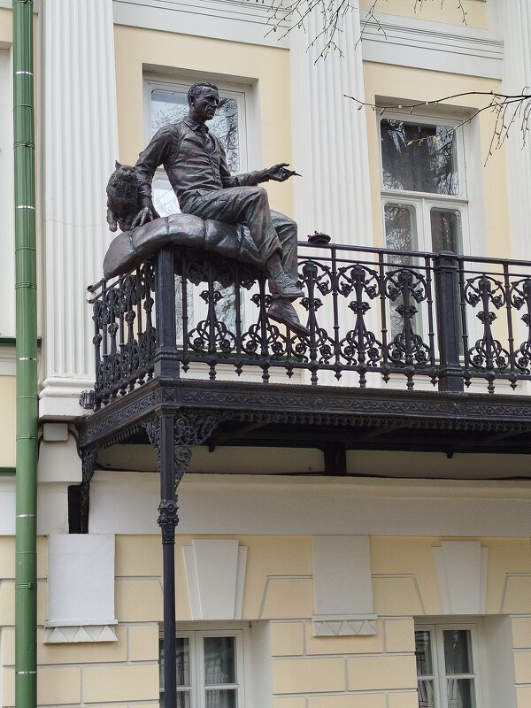 Необычный памятни - Александр Чеботарь