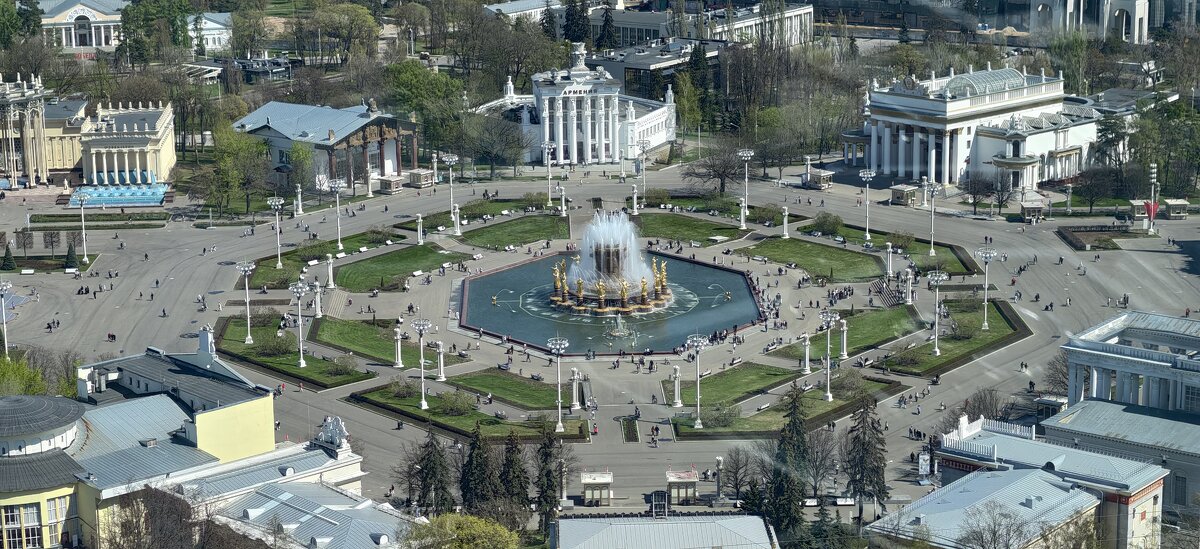 Площадь фонтана Дружба народов - <<< Наташа >>>