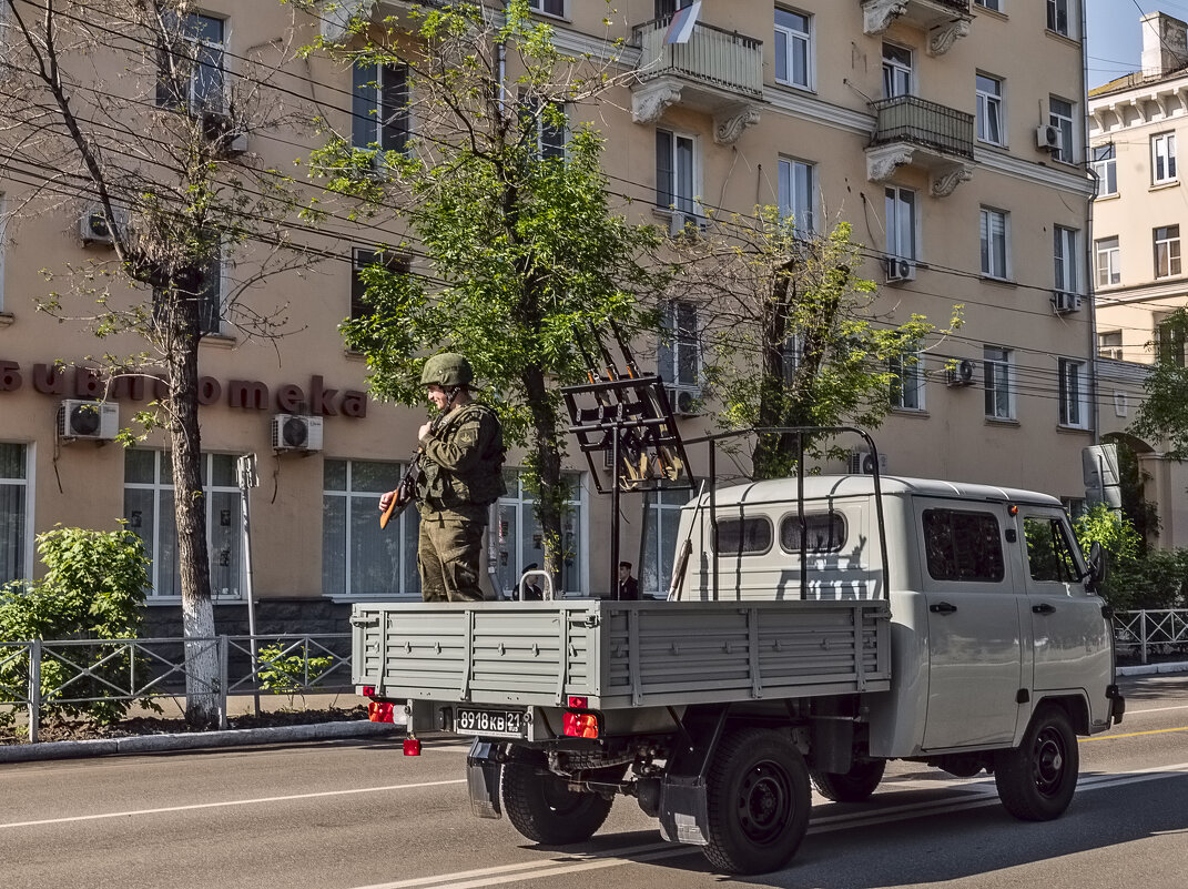 Небо под защитой - Петр Фролов Небо под защитой - Петр Фролов