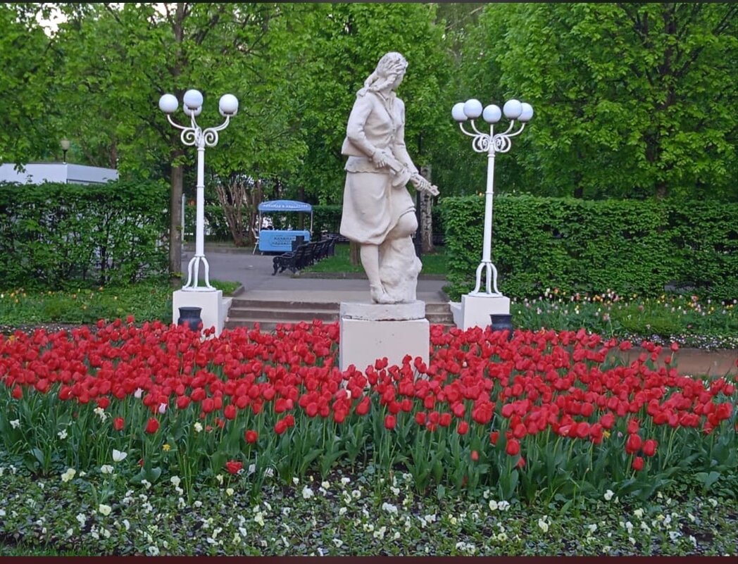 Скульптура «Партизанка» в парке Горького в Москве - Ирэн 