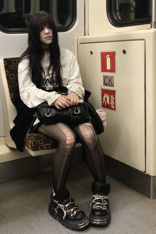 в метро - zavitok *