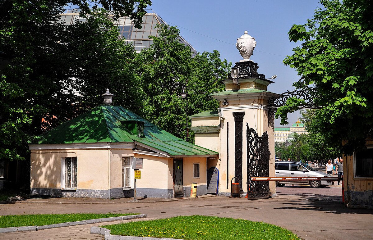 Усадьба Демидовых в Толмачёвском переулке . Проходная ,,, - Анатолий Колосов Усадьба Демидовых в Толмачёвском переулке . Проходная ,,, - Анатолий Колосов