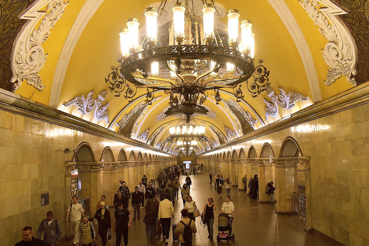 Станция Московского метрополитена - "Комсомольская" (кольцевая) - Татьяна Помогалова Станция Московского метрополитена - "Комсомольская" (кольцевая) - Татьяна Помогалова