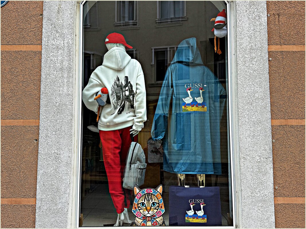 Витрина магазина одежды. - Валерия Комова Витрина магазина одежды. - Валерия Комова