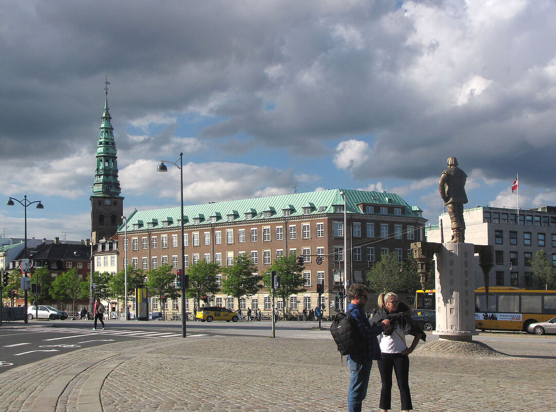 Христиансборгская Замковая площадь (Christiansborg Slotsplads) - Александр Ильчевский Христиансборгская Замковая площадь (Christiansborg Slotsplads) - Александр Ильчевский