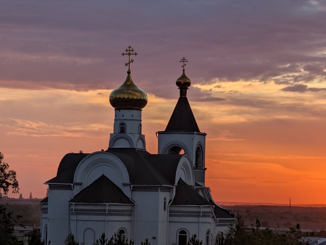 В городе наступает ночь... - Андрей Хлопонин В городе наступает ночь... - Андрей Хлопонин