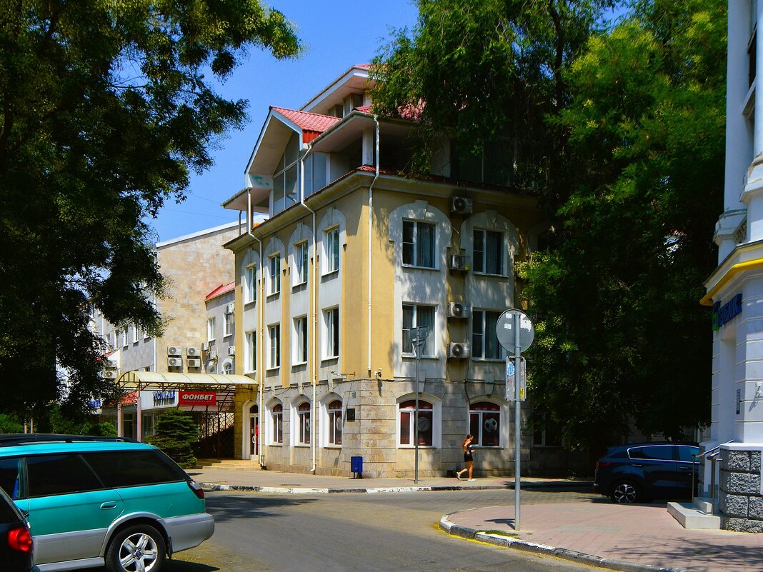 Феодосия. Гостиница "Лидия". - Пётр Чернега Феодосия. Гостиница "Лидия". - Пётр Чернега