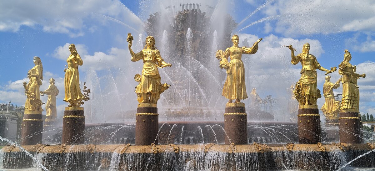 Фонтан Дружба народов - <<< Наташа >>>