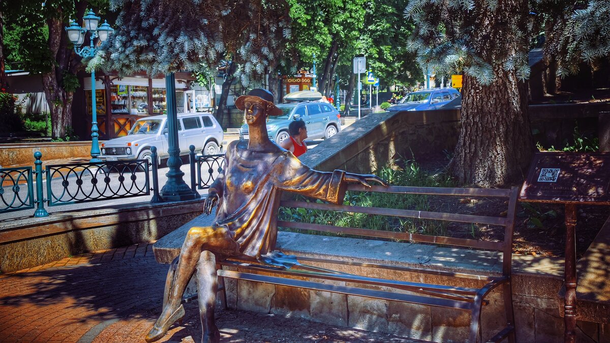 Скульптура Курортница в Кисловодске - Мариша Тим