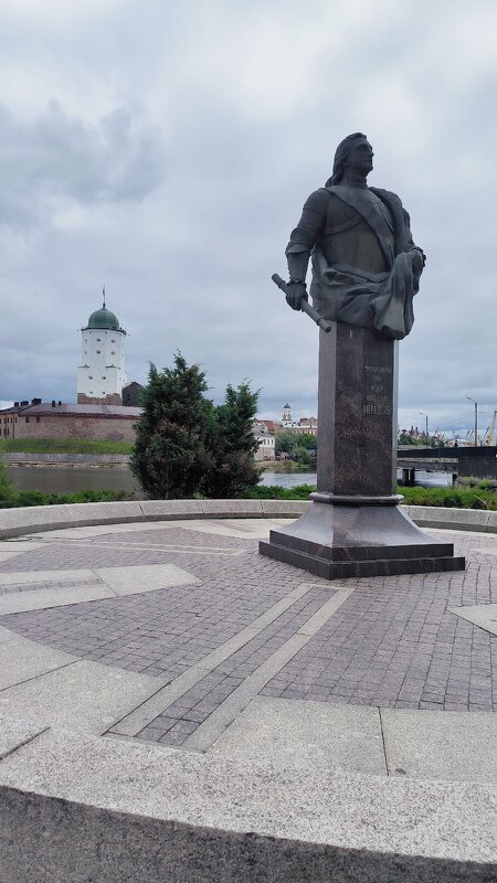 Памятник Апраксину в Выборге. - Ольга Памятник Апраксину в Выборге. - Ольга