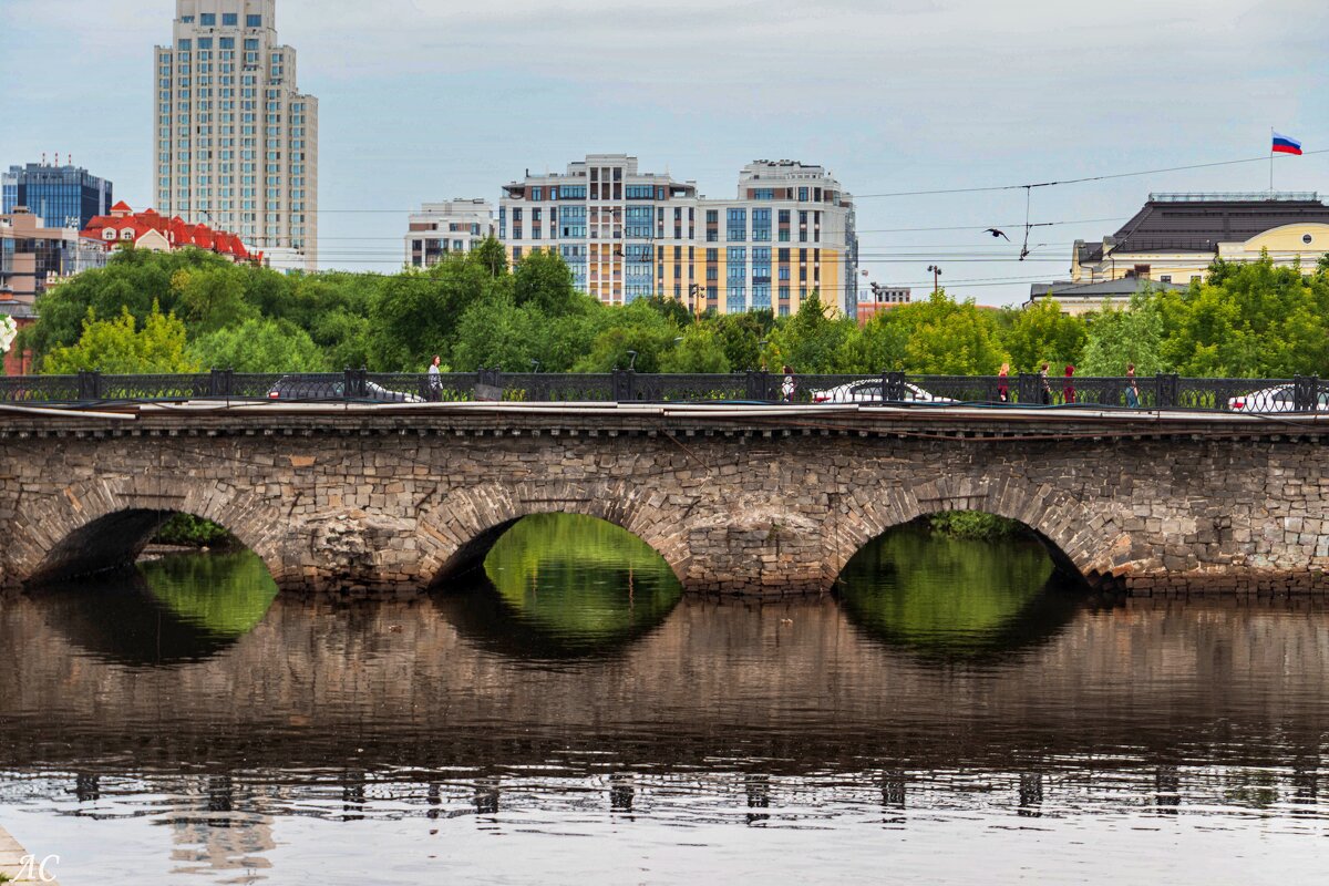 Каменный мост - Любовь Сахарова