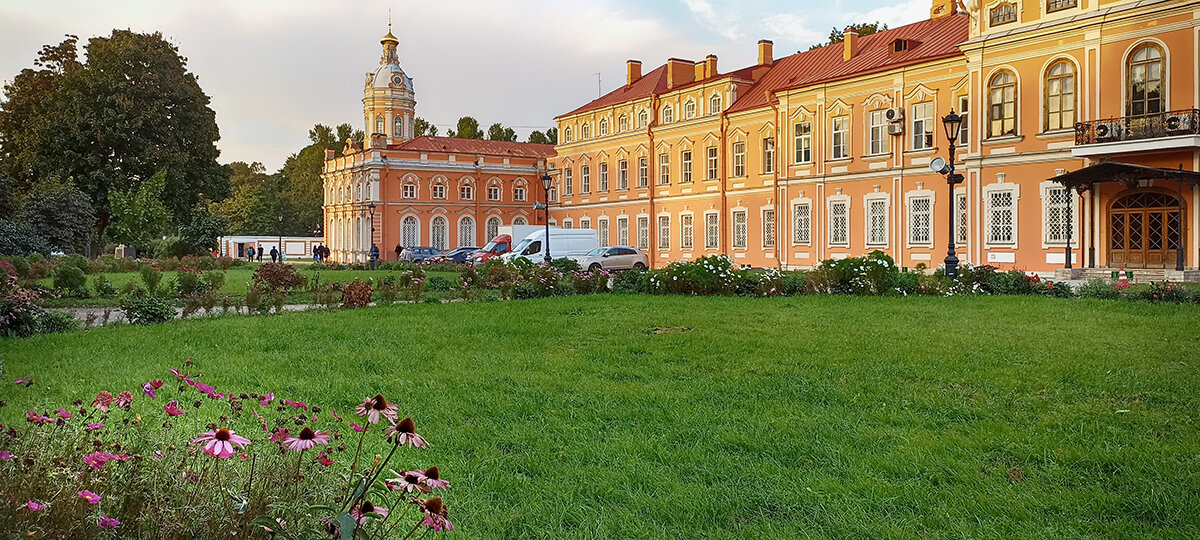 Александро -Невская лавра. - Лилия * Александро -Невская лавра. - Лилия *