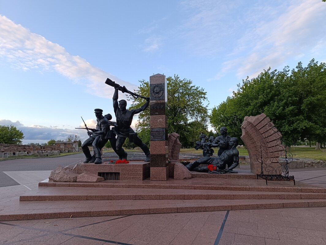 В Брестской крепости - Татьяна Тюменка В Брестской крепости - Татьяна Тюменка