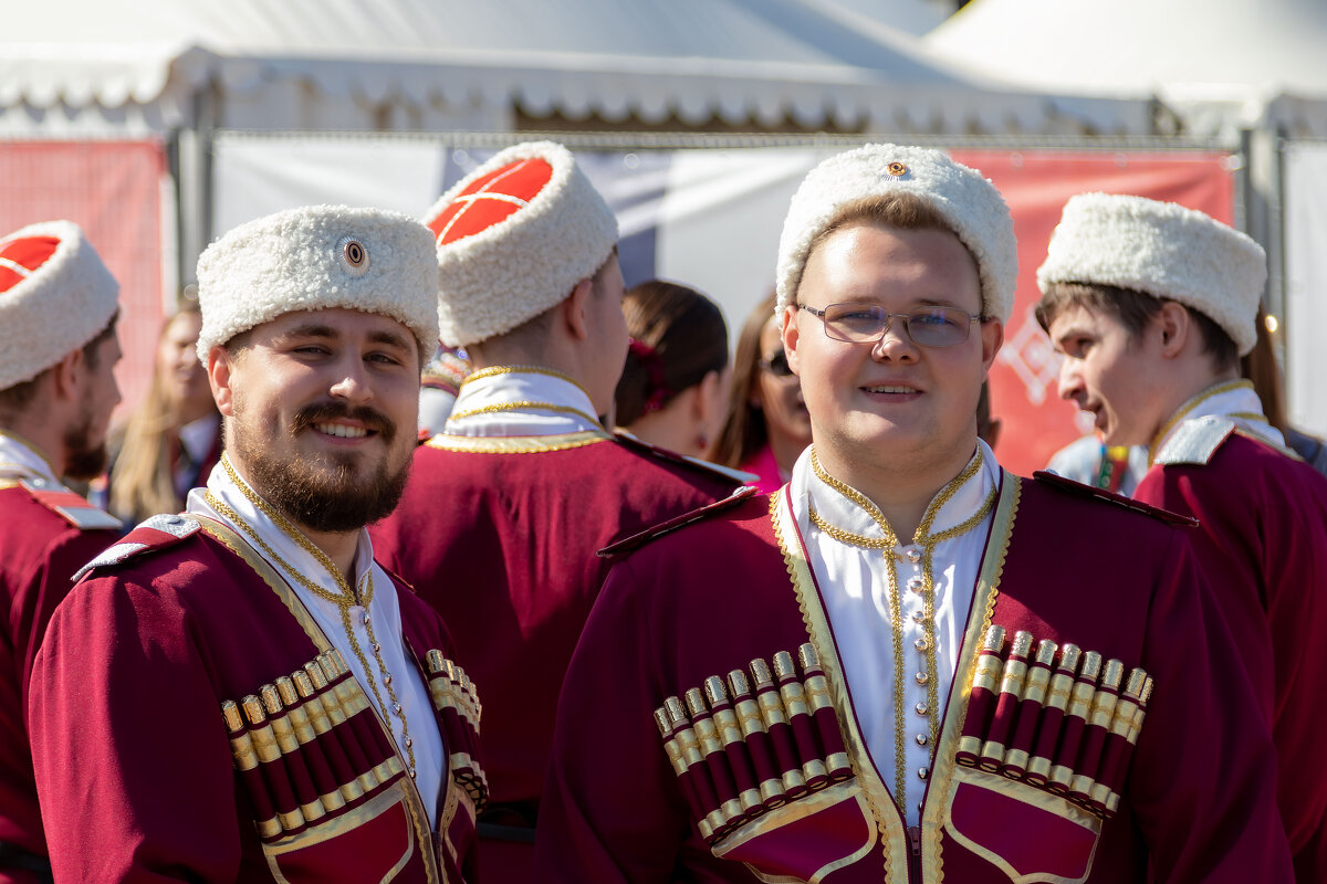 С гордостью в глазах - Дмитрий Карасев